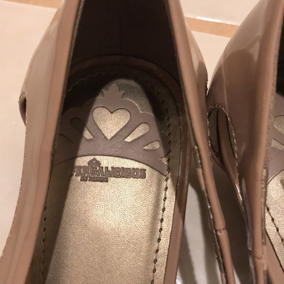 Fergalicious Blush open toe wedges. - Picture 4 of 12